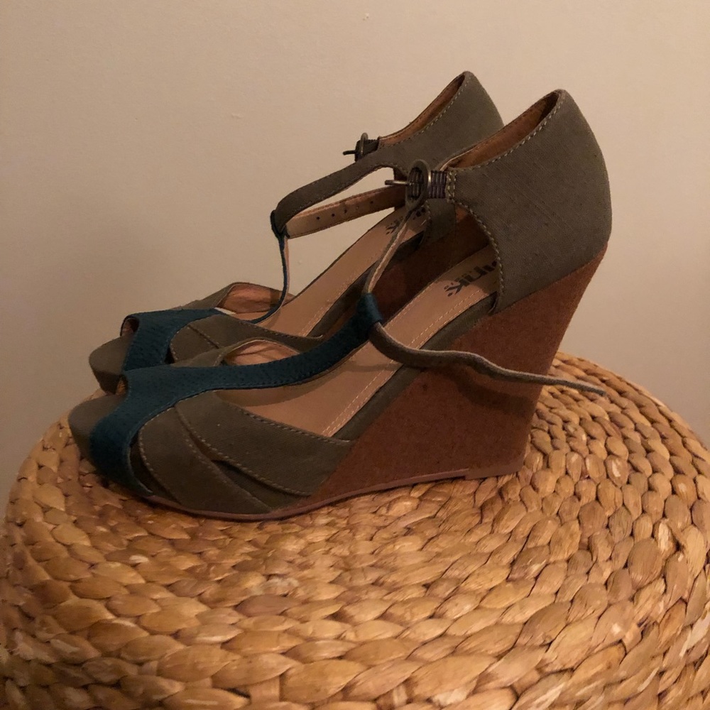 Anthropologie wedges shoes